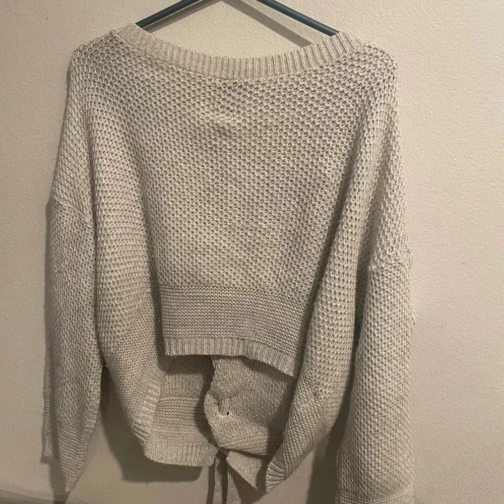 Express cropped tie back sweater size Small‎